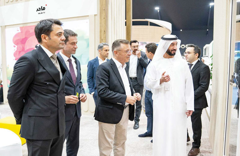 وفد من السفراء المعتمدين لدى الدولة يزور مهرجان ليوا للرطب