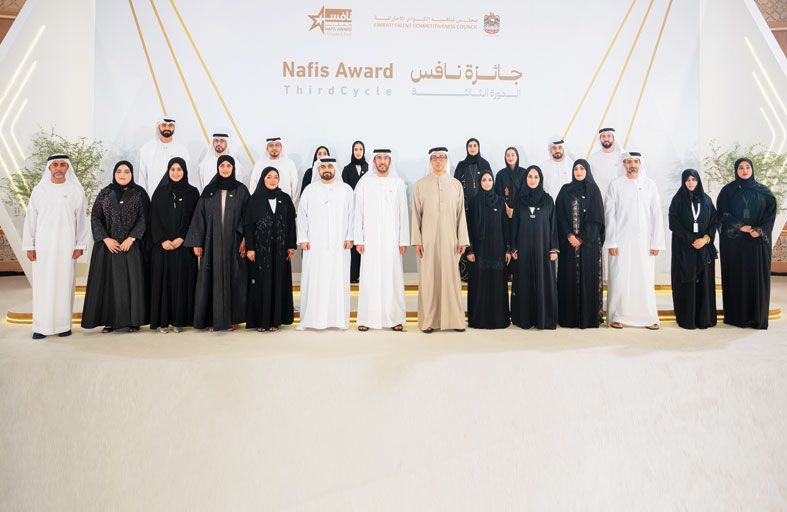 منصور بن زايد: ستظل الكوادر الوطنية في قلب أولوياتنا 