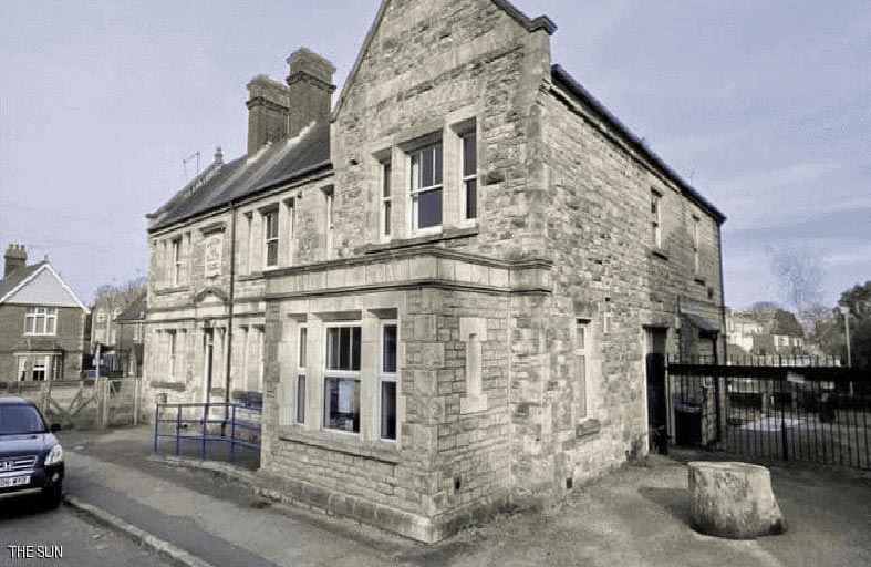 مركز للشرطة بزنازينه للبيع.. أبواب فولاذية وزجاج سميك