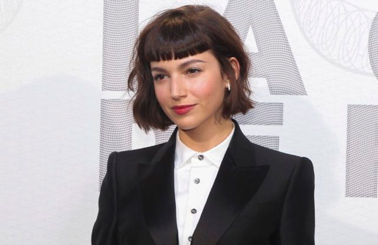 هكذا تقضي نجمة La Casa De Papel الحجر المنزلي