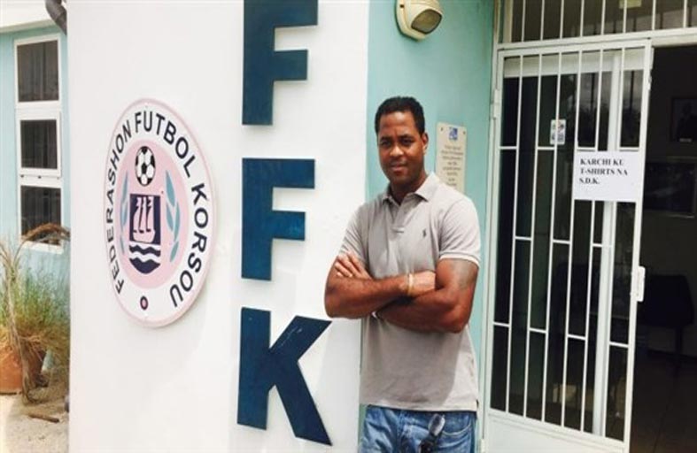 كلويفرت يتولى تدريب كوراساو مؤقتاً بديلاً لهيدينك