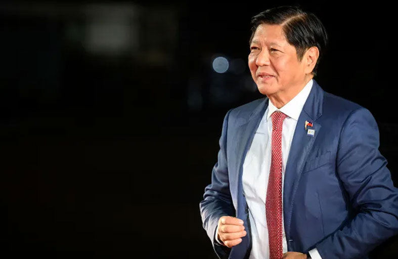 استخدم مروحية لحضور حفل غنائي.. غضب وانتقادات لرئيس الفلبين