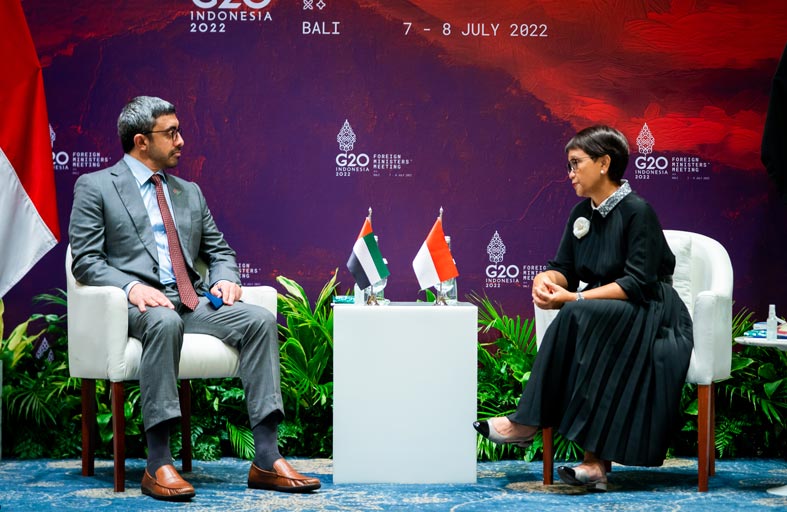 عبدالله بن زايد يلتقي وزيرة خارجية إندونيسيا على هامش اجتماعات G20