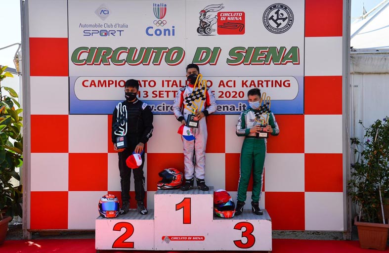 راشد الظاهري على منصة التتويج وتحقيق انتصارين بفوزه عن فئة الناشئين