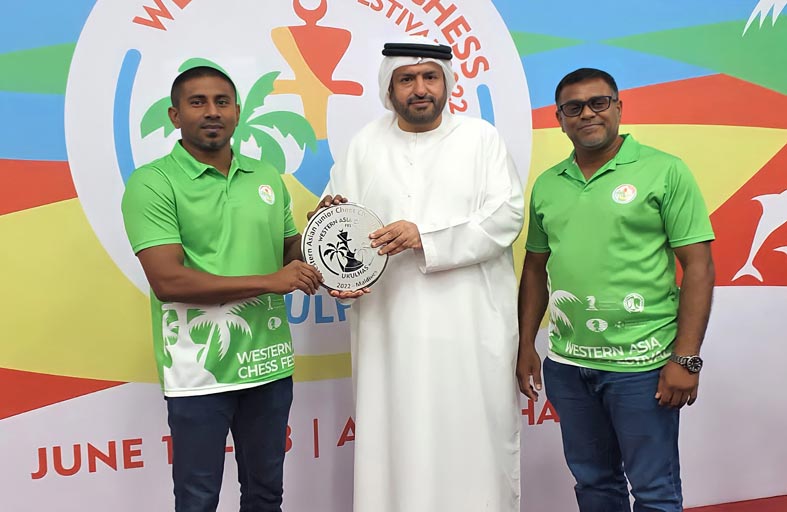 وزير الرياضة المالديفي وهشام الطاهر يتوجان الفائزين في بطولة آسيا الغربية للشطرنج