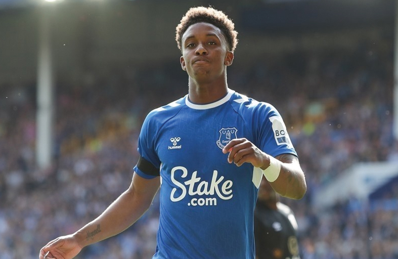 إيفرتون يرفض عرض الاتفاق لضم غراي