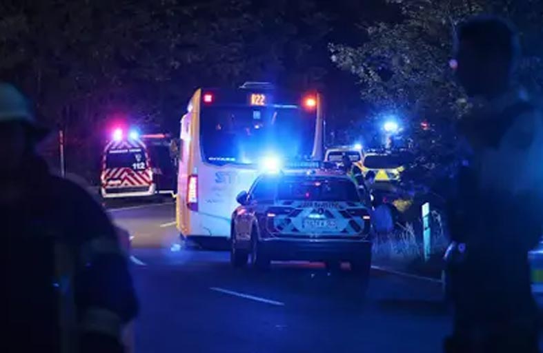 ثلاثينية تطعن 5 أشخاص في حافلة