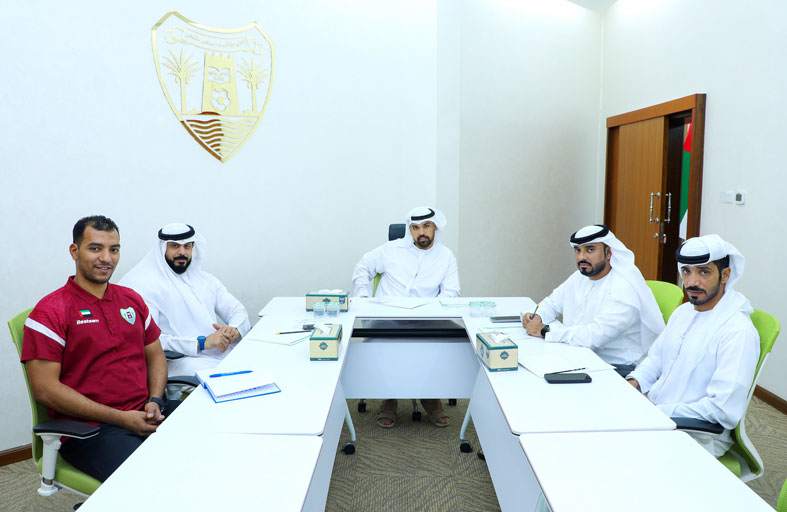 نادي دبا الحصن يرفع وتيرة استعداداته للموسم الرياضي الجديد باجتماع تنسيقي شامل للجنة الألعاب الفردية