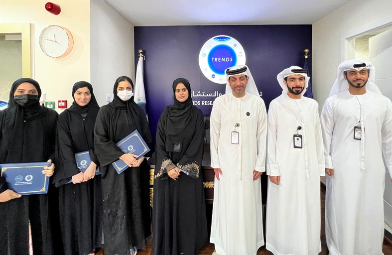 «تريندز» يحتفي بتخريج دفعة تدريب جديدة من خريجات كـلـية الإعــلام بجامعة زايد