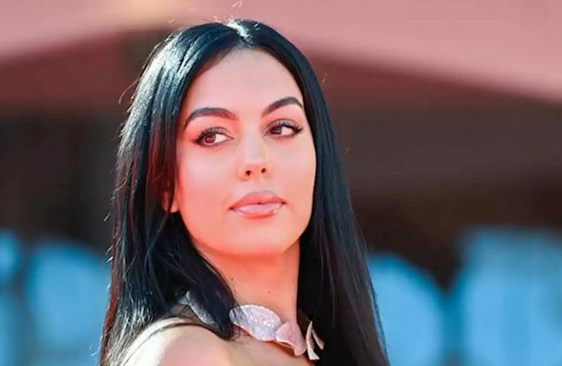 جورجينا رودريغز تنهار باكيةً