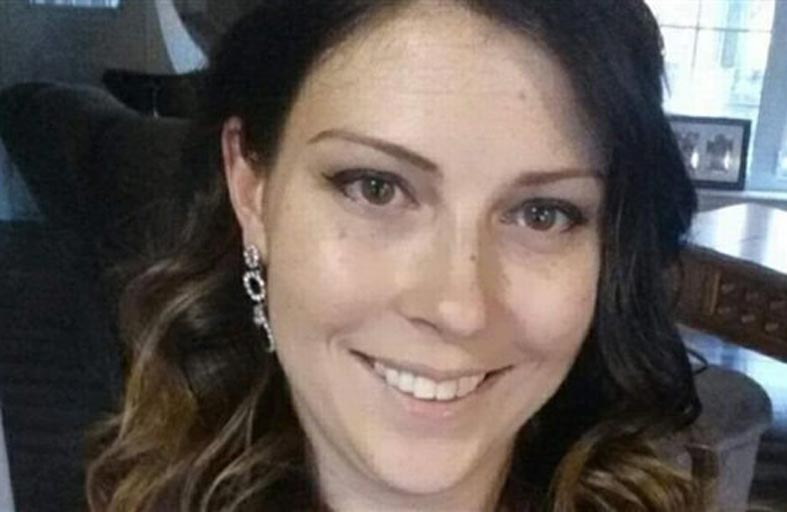 مرض غامض يجعلها تصطدم بالأشياء