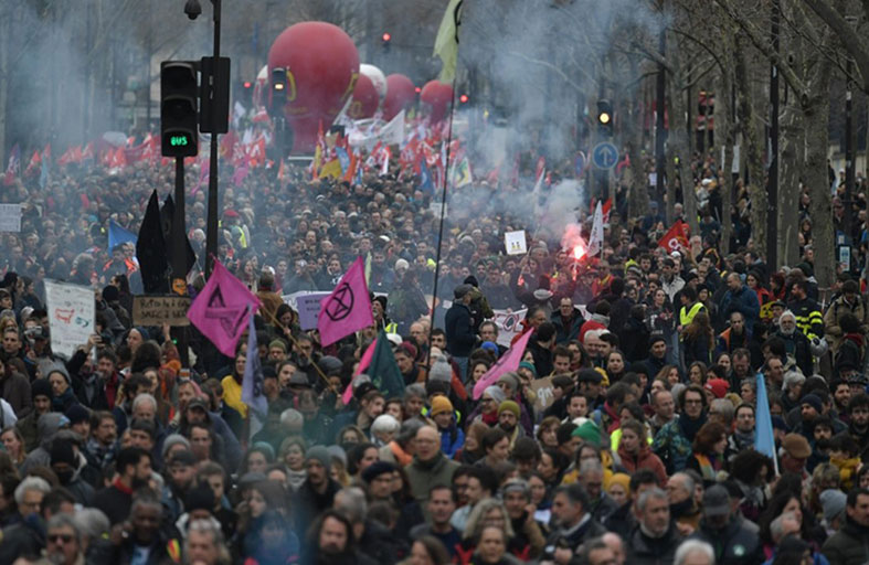 توترات فرنسا.. ماذا يقرر المجلس الدستوري بشأن التقاعد؟