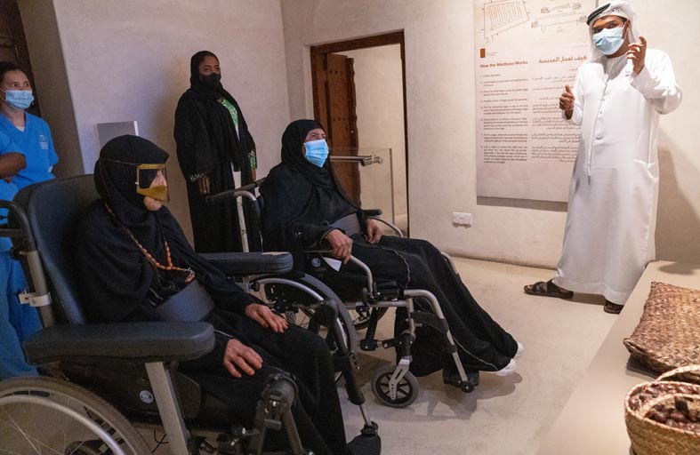 كبــار المواطنين في اجتمـاعية الشـــــارقة بضيافة الحصن 