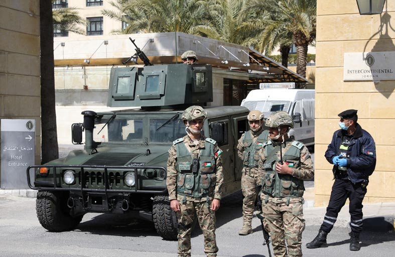 الأردن ينشر الجيش ويعطل قطاعيه العام والخاص 