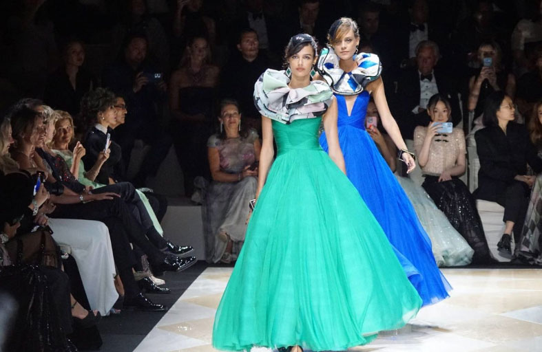 أرماني يقدم عرض أزياء مرصعا بالنجوم في البندقية 