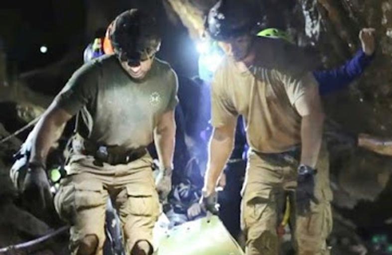 مشاهد لـ زي رسكيو لعملية إنقاذ فتيان الكهف 