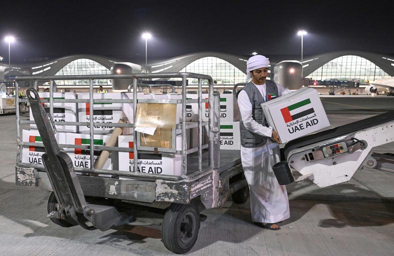 الإمارات ترسل 50 طنا من المواد الغذائية إلى أوكرانيا