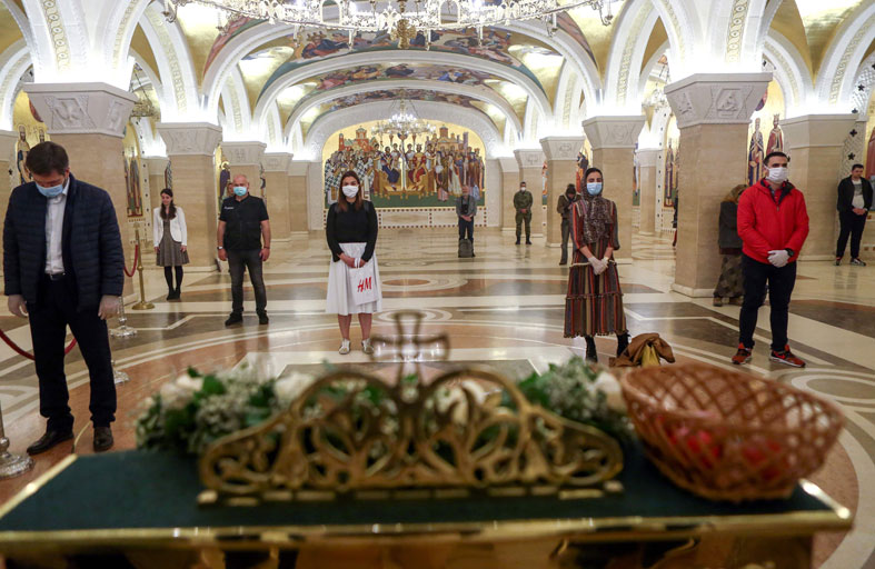 عيد الفصح الأرثوذكسي يحل وسط الحجر المنزلي 