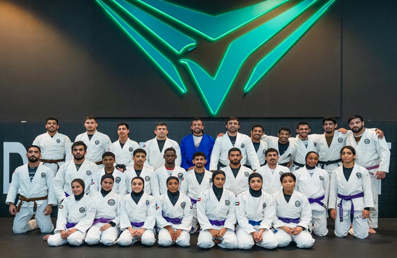 سلطان النيادي يشارك في تدريبات المنتخب الوطني للجوجيتسو ويطّلع على آخر استعداداته للاستحقاقات القادمة 