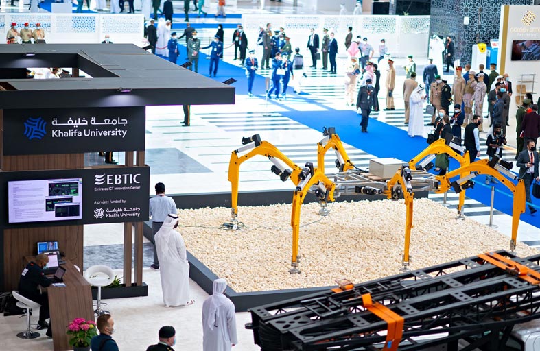 جامعة خليفة تستعرض مشاريعها المبتكرة خلال يومكس وسيمتكس 2022