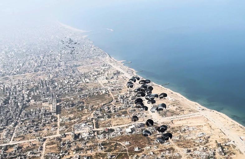 طيور الخير تنفذ 25 إسقاطا جويا للمساعدات الإنسانية والإغاثية شمال غزة