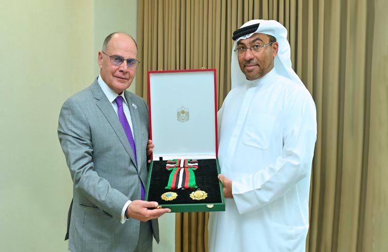 ‎رئيس الدولة يمنح سفير اليونان وسام الاستقلال من الطبقة الأولى