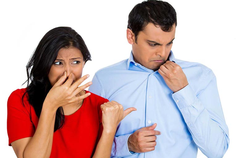 رائحة الجسم الكريهة قد تكون  عارضا لأربعة أمراض مهددة للحياة