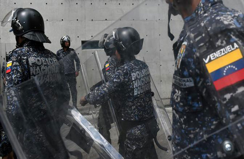اتهام ثلاثة ناشطين بالإرهاب في فنزويلا 