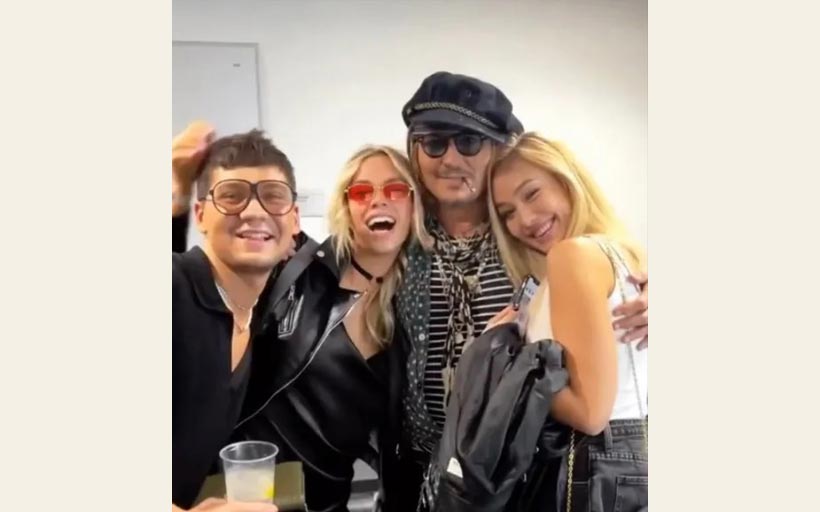 علاقة عاطفية تجمع جوني ديب بحسناء روسية 