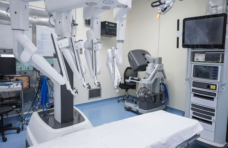 دبي الصحية: أكثر من 145 جراحة روبوتية ناجحة في مستشفى دبي