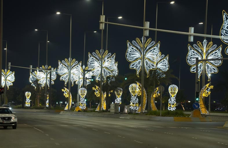 بلدية مدينة أبوظبي تزين شوارع جزيرة أبوظبي والمدن الخارجية بآلاف اللوحات الضوئية احتفاءً بعيد الأضحى