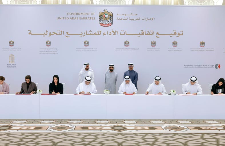 محمد بن راشد يشهد توقيع دفعة جديدة من اتفاقيات الأداء للوزراء وفرق العمل الحكومية 