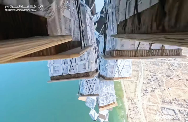 الإمارات تنفذ الإنزال الجوي الـ 73 للمساعدات في قطاع غزة 