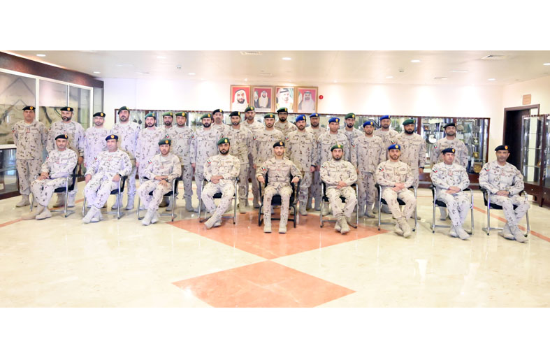 قائد القوات البرية يشهد تخريج دورات تخصصية للضباط 