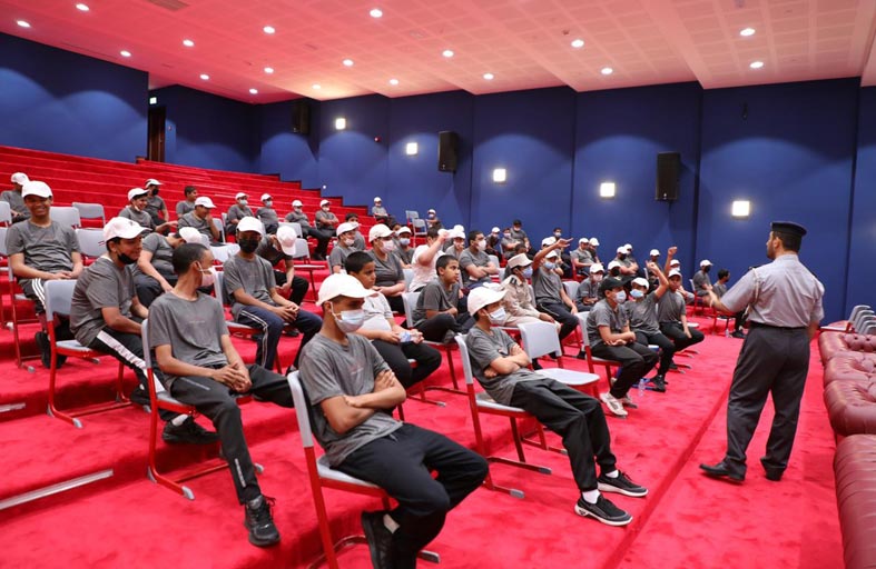 شرطة أبوظبي تعزز السلوكيات الإيجابية للمشاركين بـ «أبطال شرطة الغد»