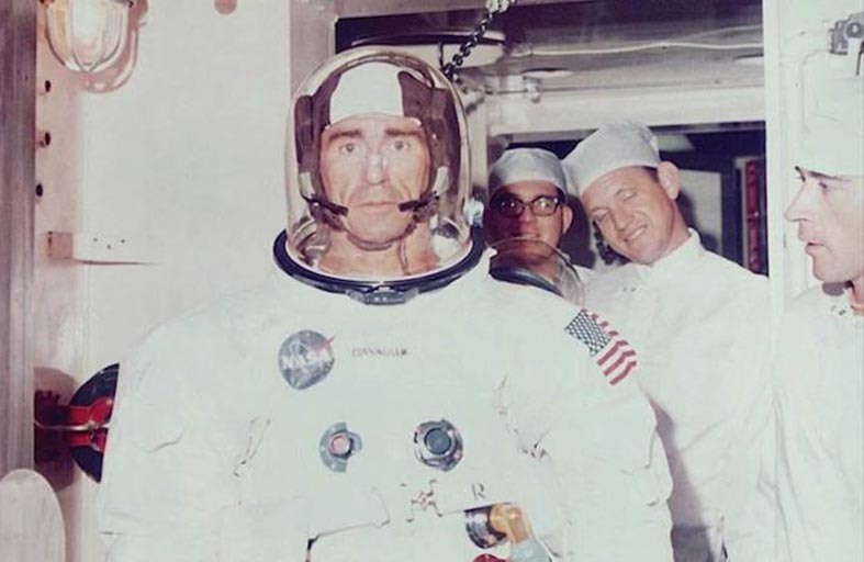 وفاة رائد الفضاء والتر كاننجهام 