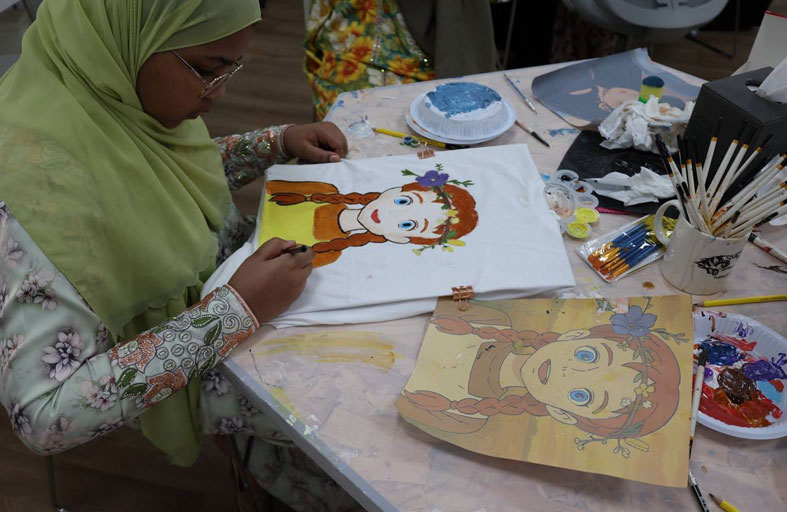 مركز شباب فلج المعلا يُنفذ برنامجا صيفيا متنوعا