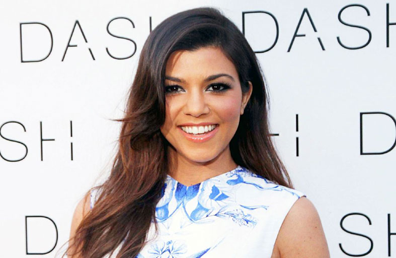 كورتني كارداشيان بإطلالة جريئة