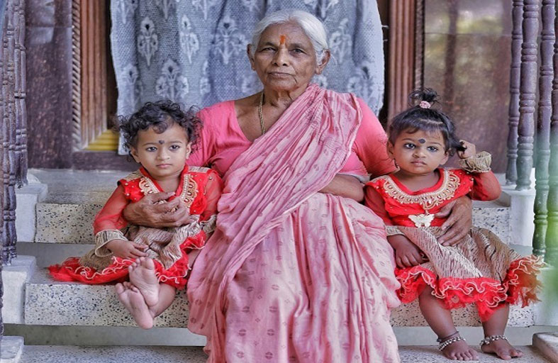    أنجبت توأماً بعمر 73 عاماً