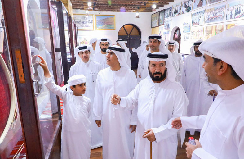 سالم بن سلطان القاسمي يزور  متحف جمعية الشحوح للثقافة والتراث 
