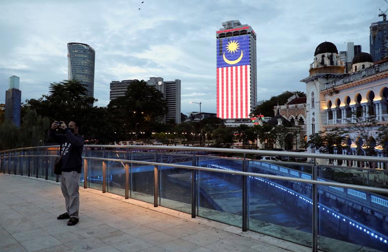 ماليزيا تسجل قفزة قياسية في إصابات كورونا ومخاوف من إغلاق جديد 