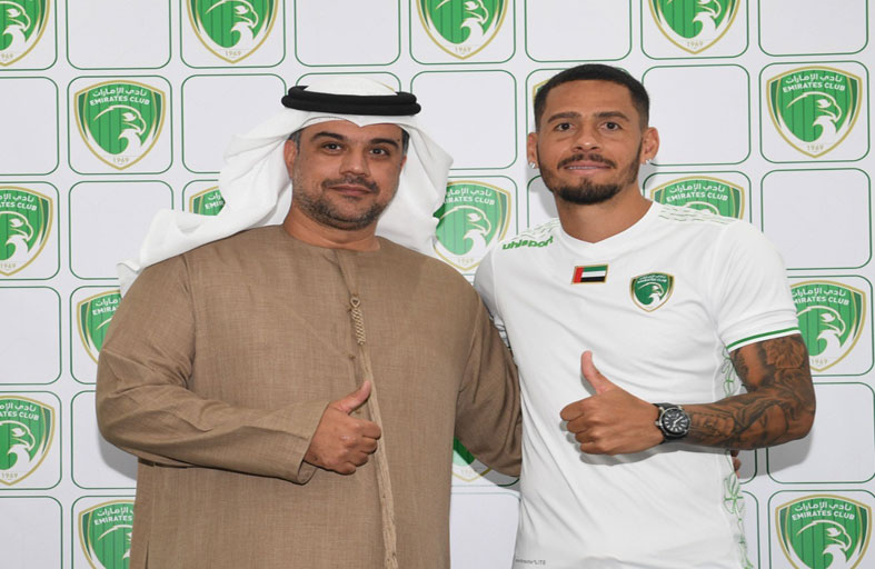البرازيلي دياجو دا سيلفا يرتدي قميص صقور الإمارات