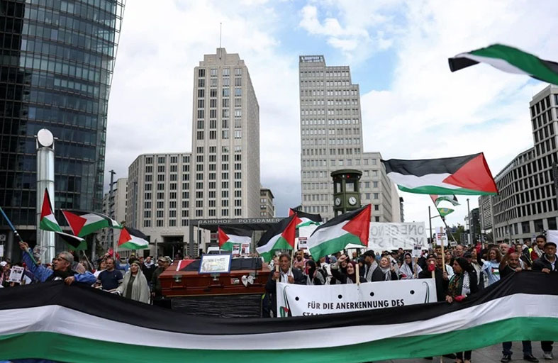 فنانون وإعلاميون ألمان يطالبون بوقف تسليح إسرائيل