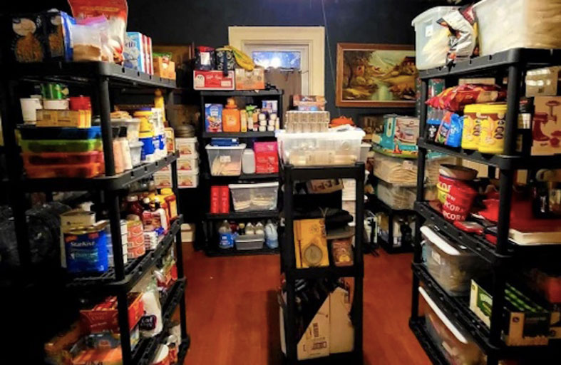 تخزن الطعام استعداداً لنهاية العالم