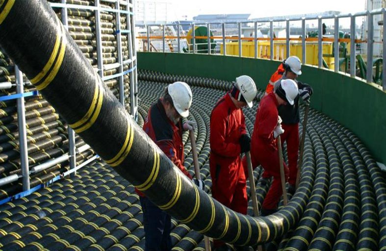 تشغيل أطول سلك كهربائي تحت المياه في العالم