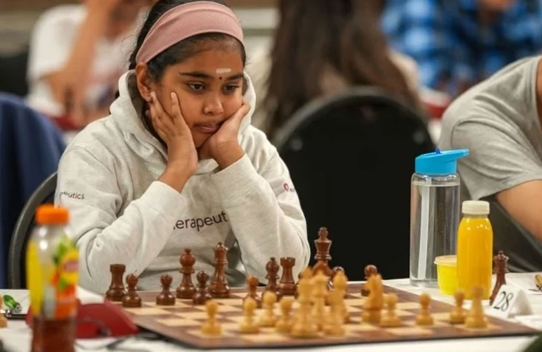 أصغر لاعبة شطرنج تهزم أستاذاً كبيراً في اللعبة
