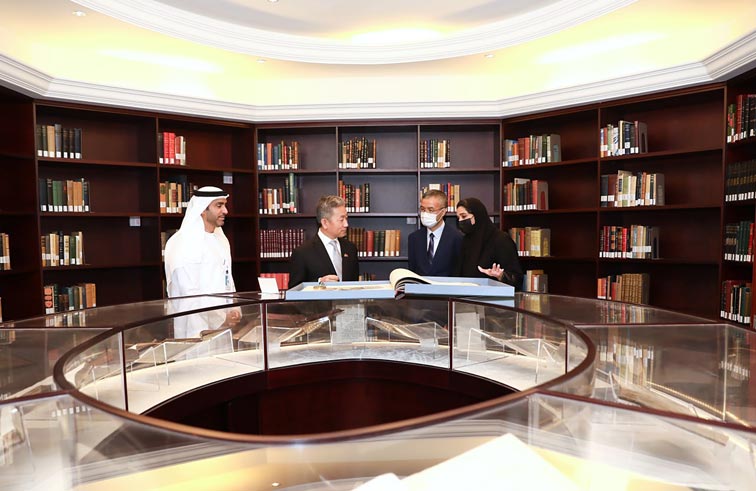 بحث تعزيز التعاون بين مركز الإمارات للدراسات والبحوث الاستراتيجية ومراكز الدراسات في الصين