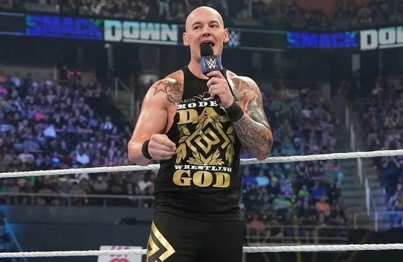 نجم مصارعة يطلب مليون دولار من ماسك لإنجاب طفل