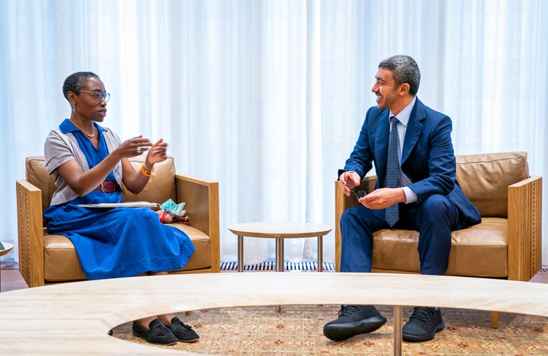 عبدالله بن زايد يلتقي الرئيس التنفيذي لـ (مجموعة الأزمات الدولية) في نيويورك