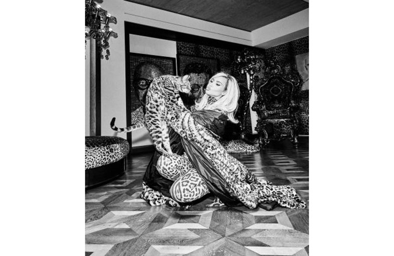 كيم كارداشيان بجلسة تصوير مدهشة